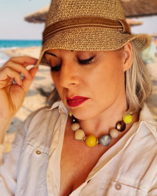 Collana Dafne sui toni del giallo e marrone