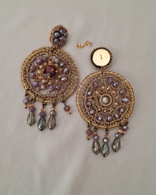 Orecchini pendenti Mandala grandi con strass vinaccia