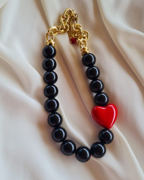 Collana nera con cuore rosso e catena oro