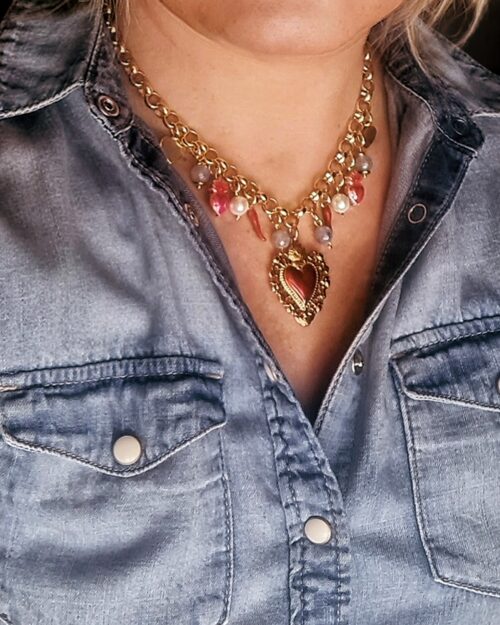 Girocollo dorato con piccoli pendenti