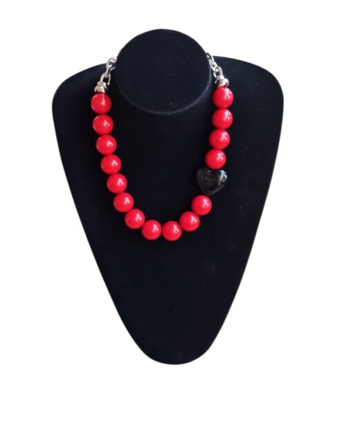 Collana rossa con cuore nero e catena argento