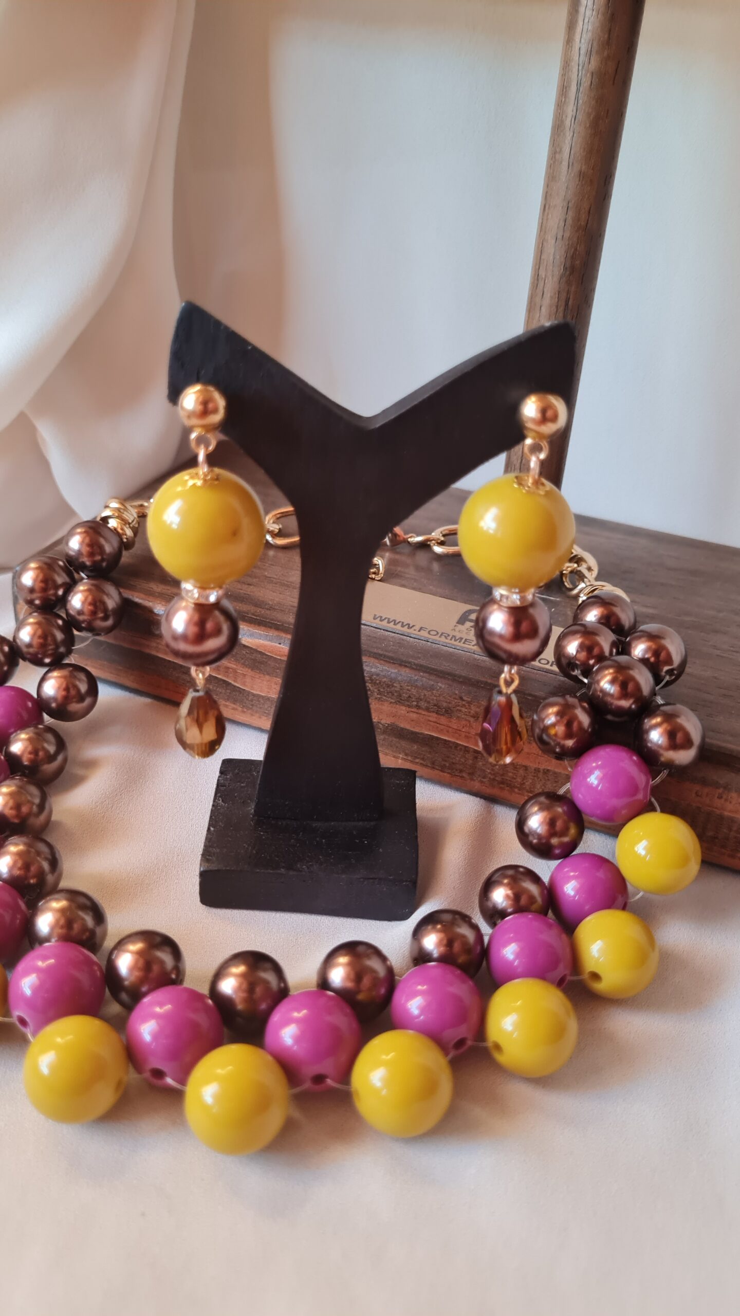 Collana girocollo multi sfere Cleopatra giallo olio, ciclamino e bronzo - immagine 3